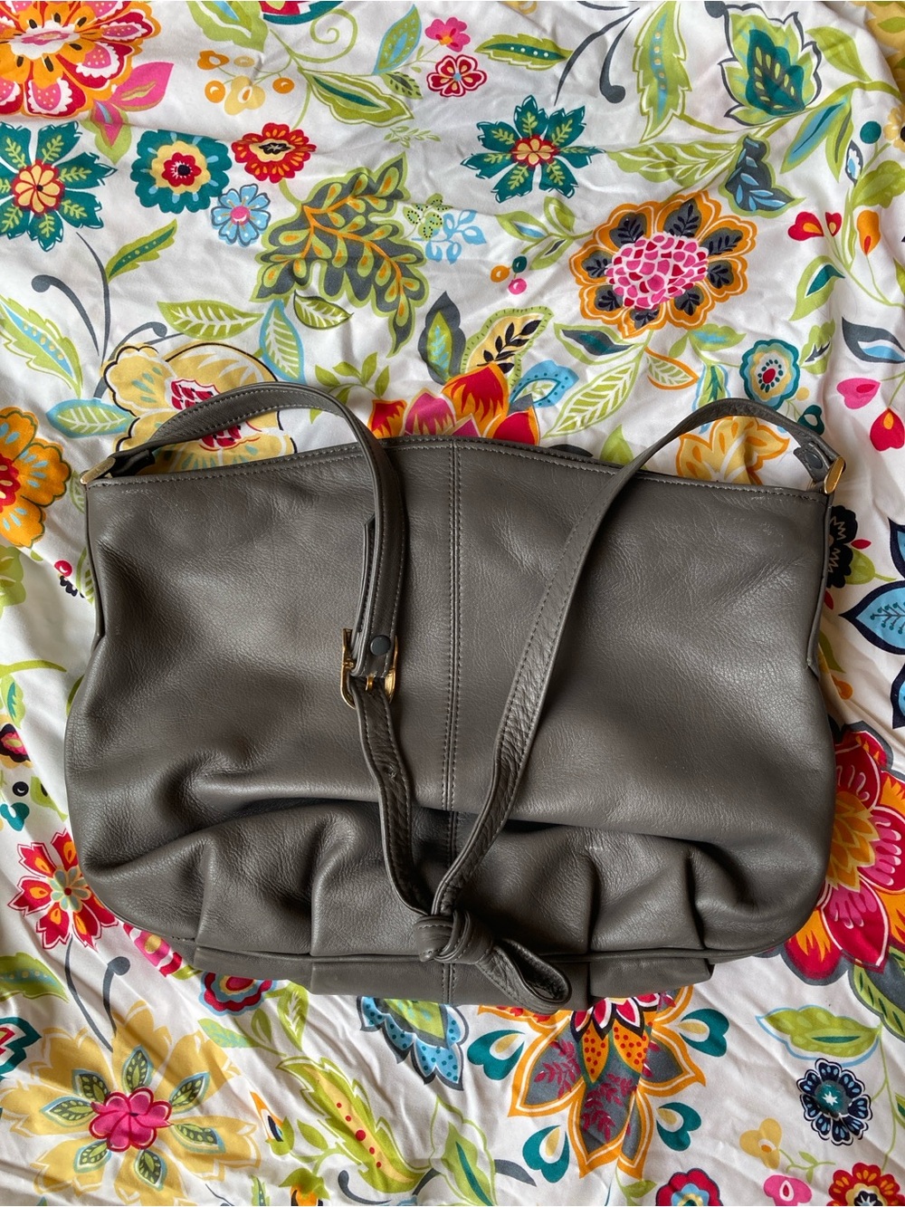 Horne’s Pittsburgh Vintage Soft Leather Shoulder Bag in Gray